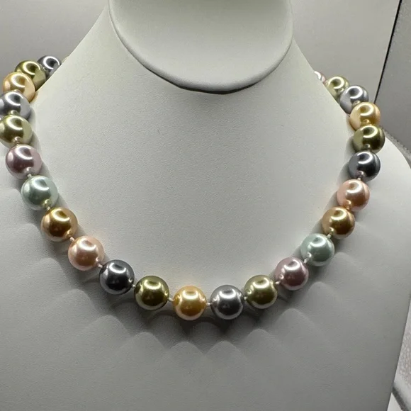 Kenneth Jay Lane KJL faux pastel pearl necklace - Picture 2 of 7